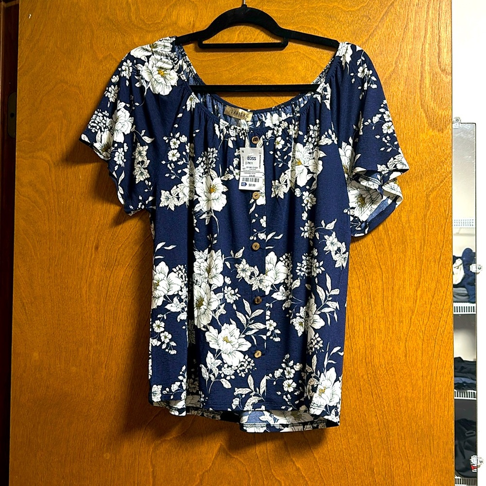 Short sleeve floral top. Button detail down front. NWT